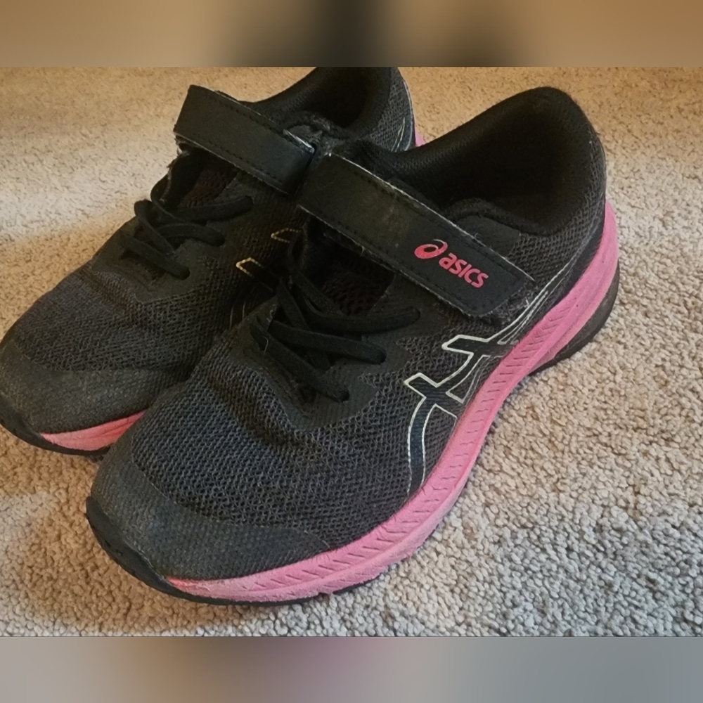 Asics Girls Size 2.5